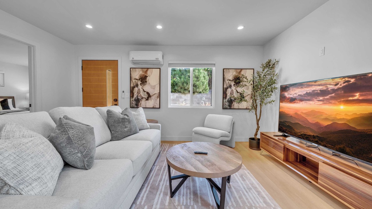 Photo of Livingroom in Van Nuys