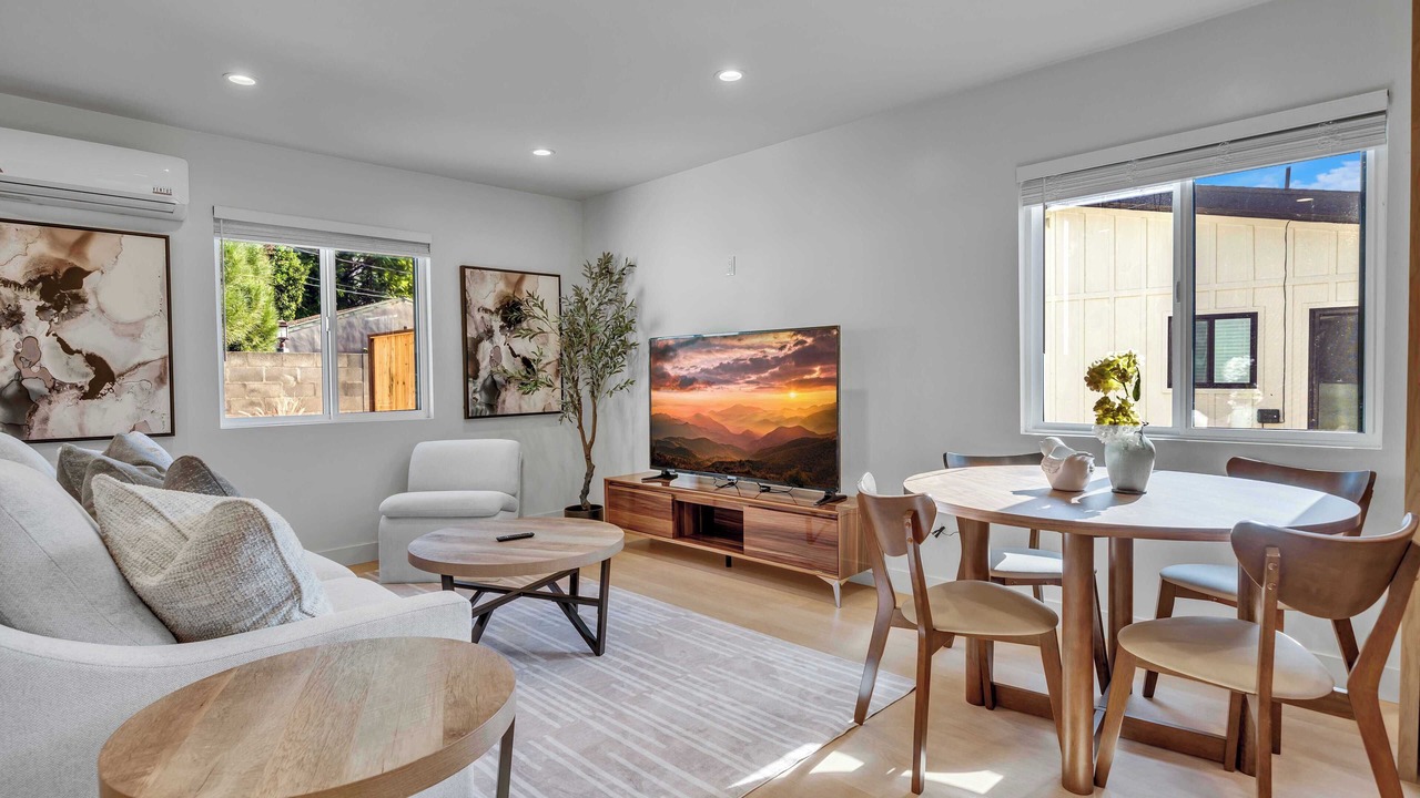 Photo of Livingroom in Van Nuys