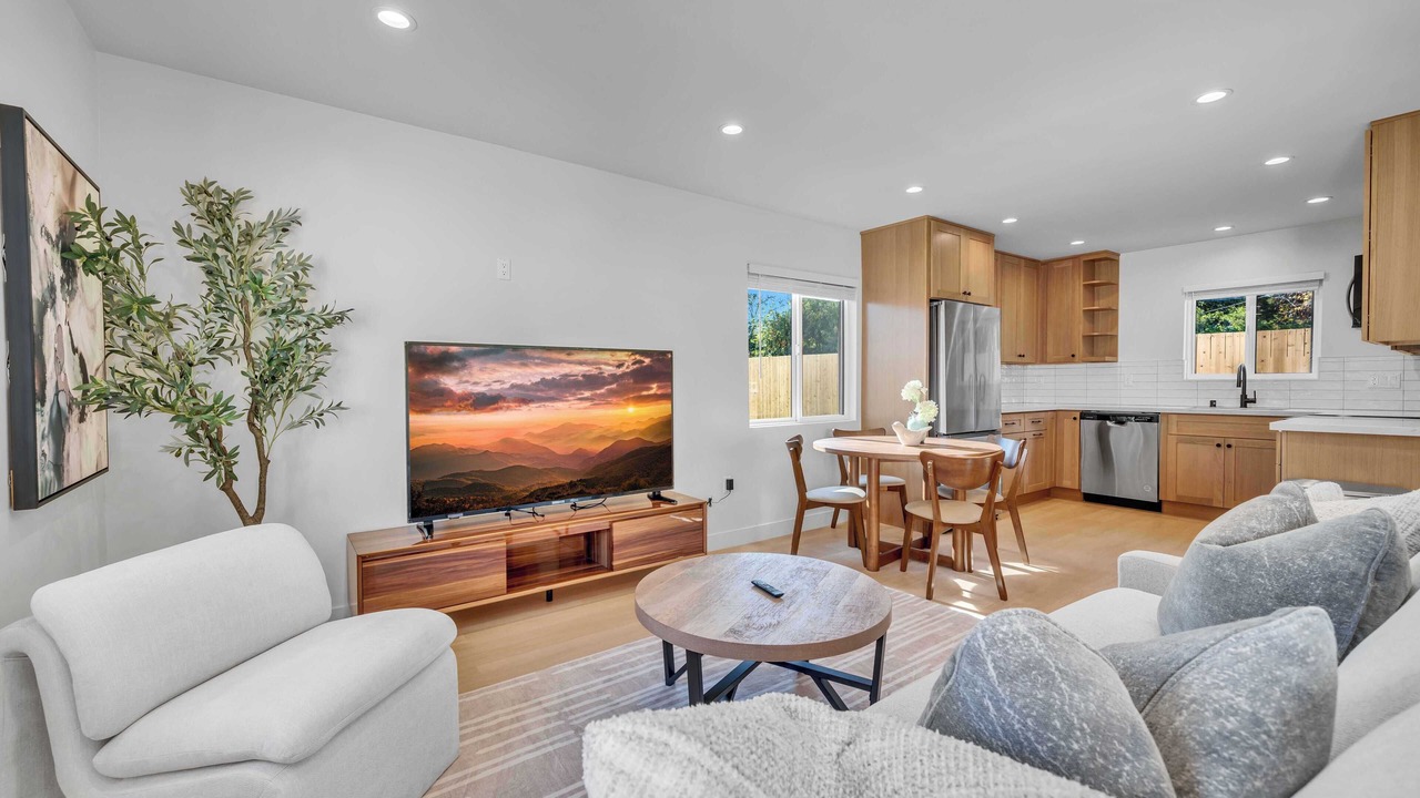 Photo of Livingroom in Van Nuys