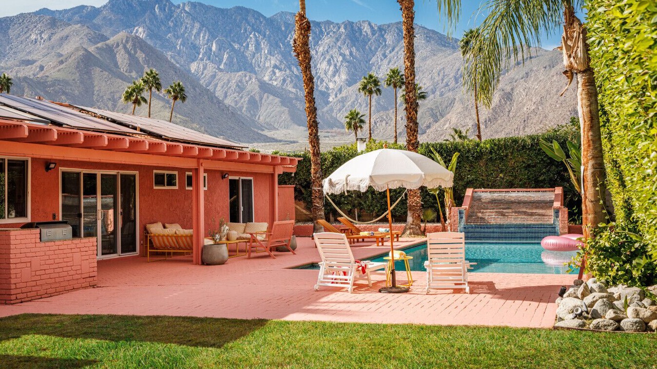 Photo of Outdoor in Racquet Club West