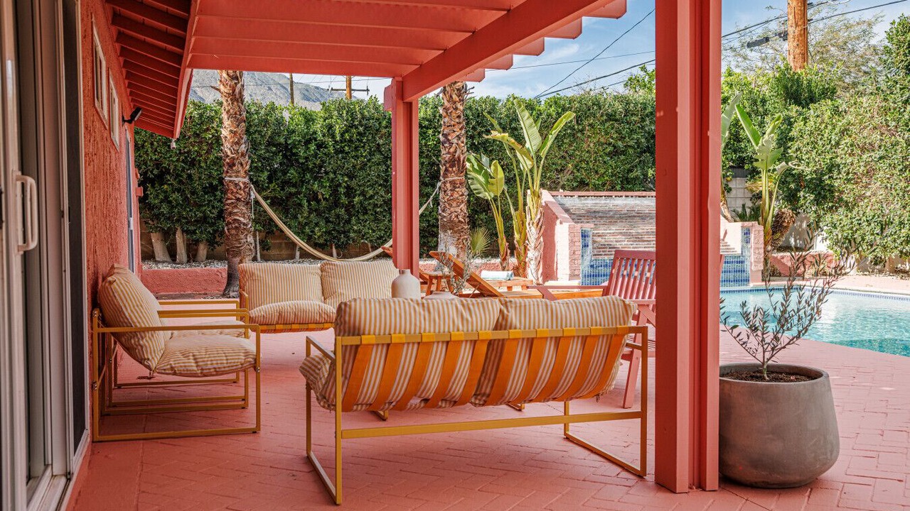 Photo of Patio Balcony in Racquet Club West