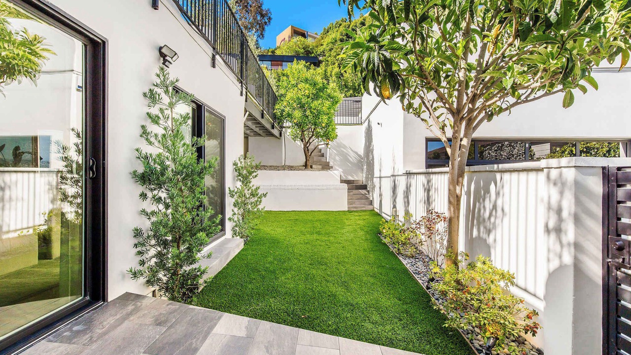 Photo of Others in Hollywood Hills West