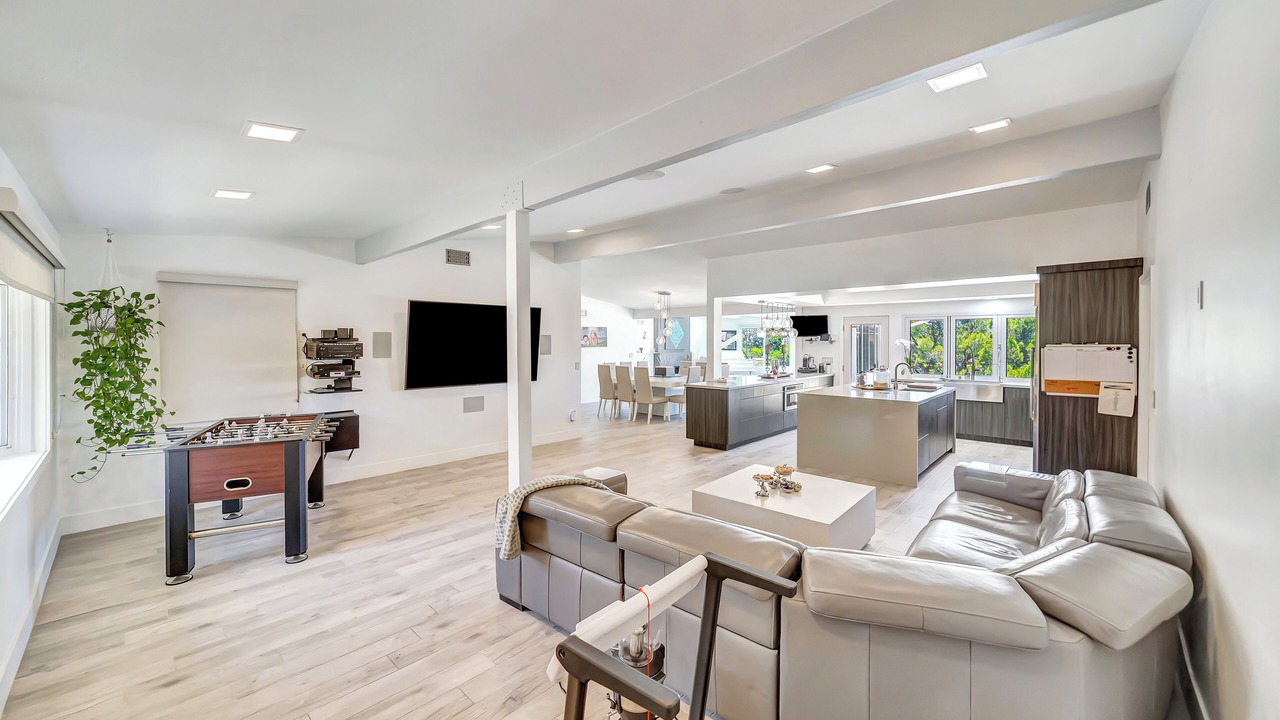 Photo of Livingroom in Woodland Hills