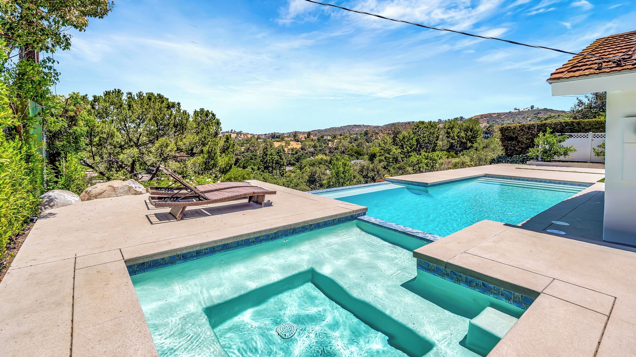 Photo of Outdoor in Woodland Hills