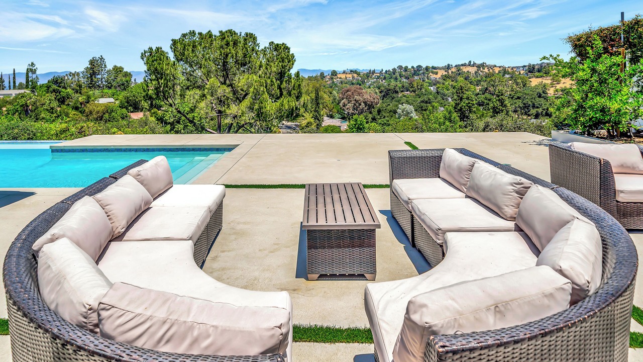 Photo of Outdoor in Woodland Hills
