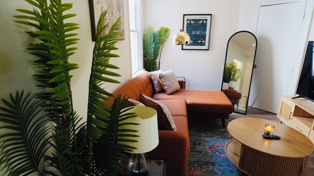 Photo of Livingroom in Truxton Circle