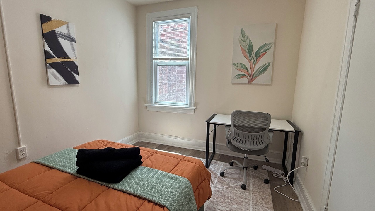 Photo of Bedroom in Truxton Circle