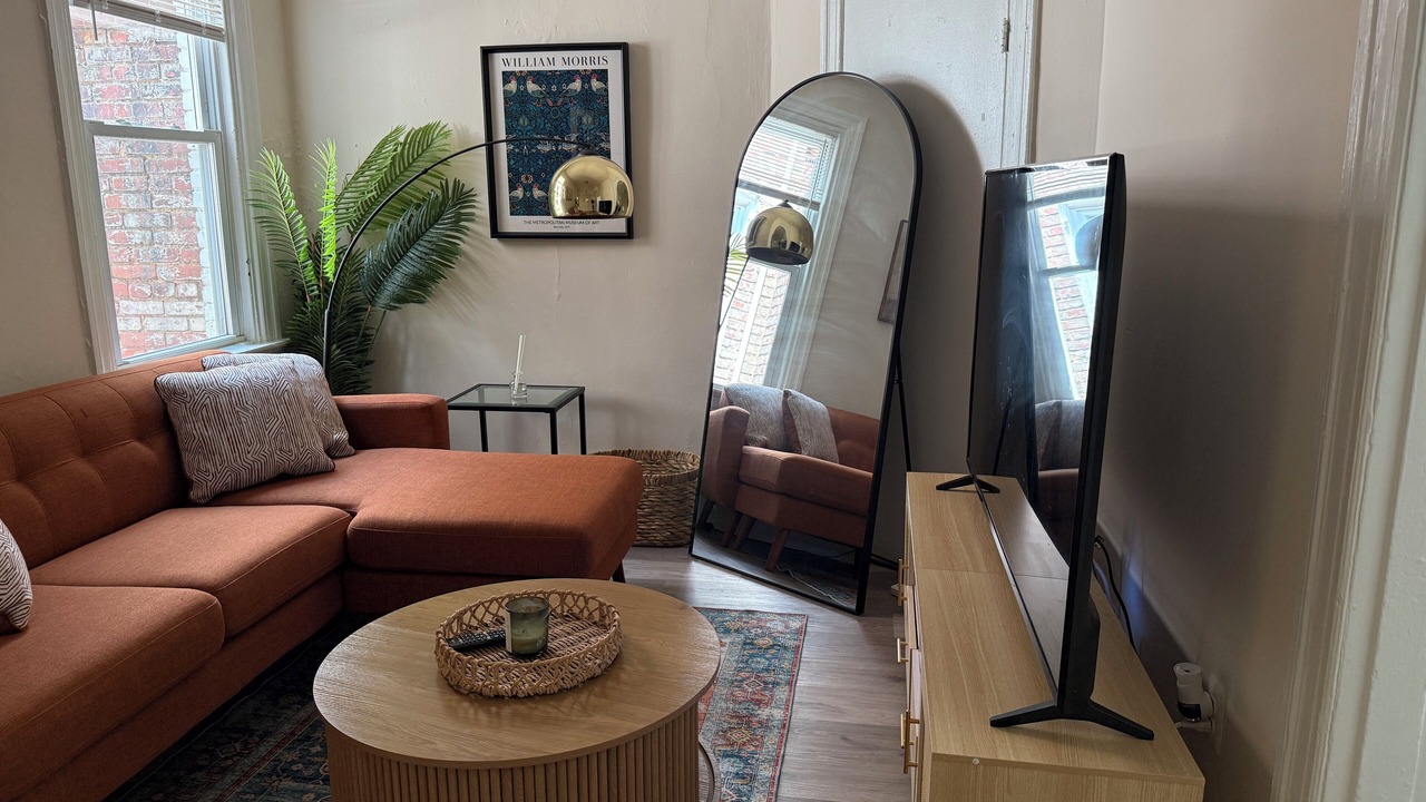 Photo of Livingroom in Truxton Circle