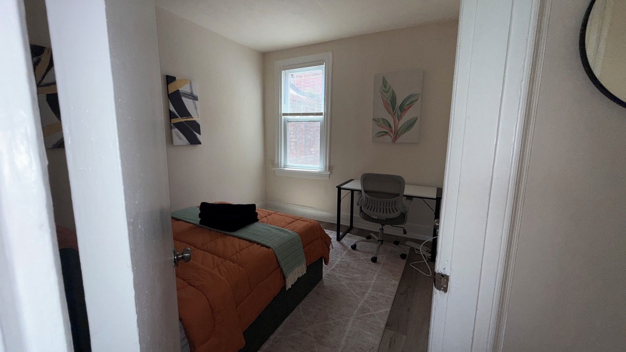 Photo of Bedroom in Truxton Circle