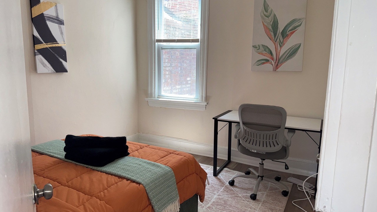 Photo of Bedroom in Truxton Circle