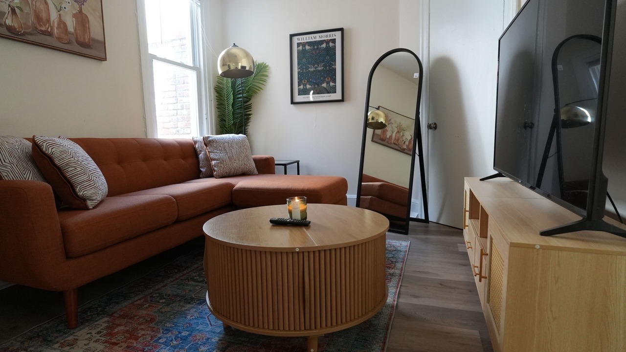 Photo of Livingroom in Truxton Circle