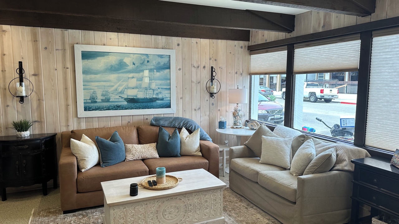 Photo of Livingroom in Pierpont Bay