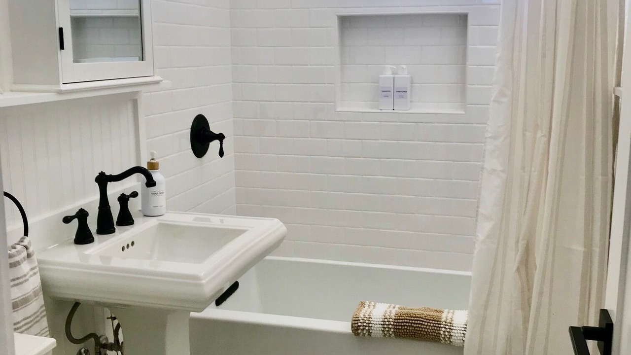 Photo of Bathroom in Carpinteria