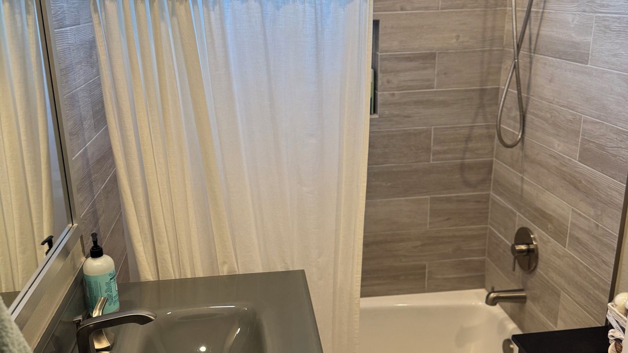 Photo of Bathroom in Thousand Oaks