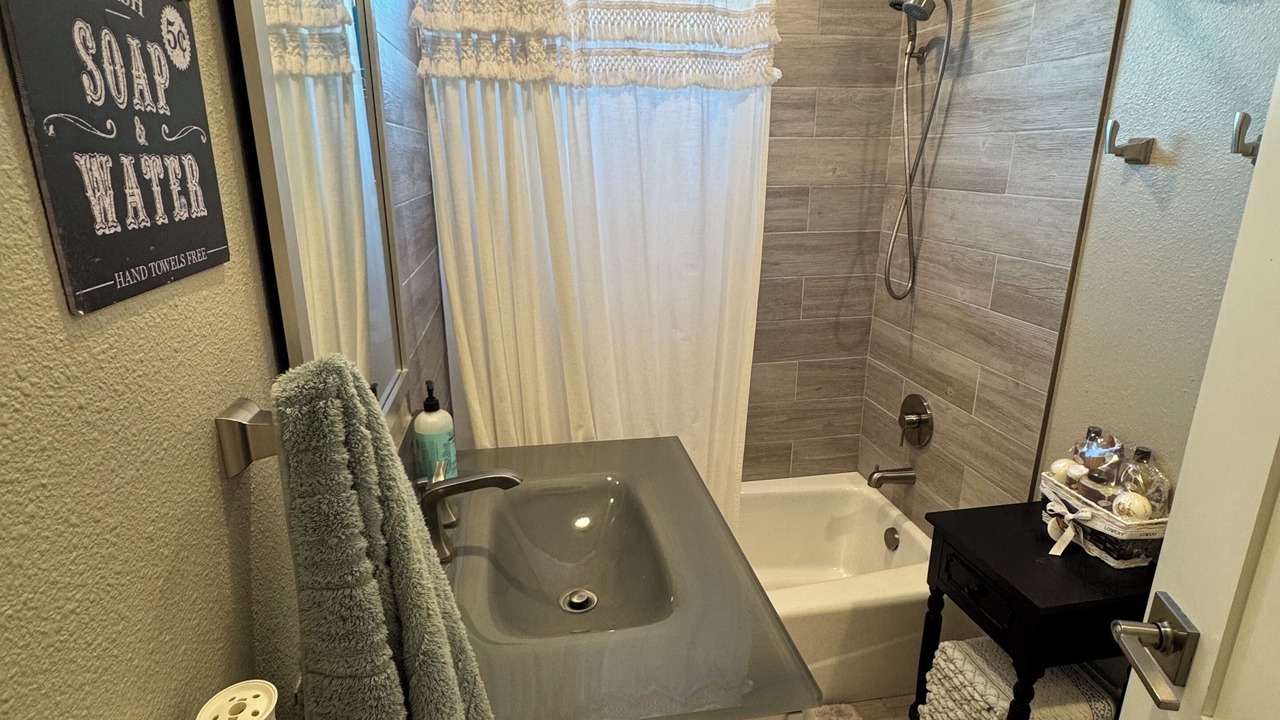 Photo of Bathroom in Thousand Oaks