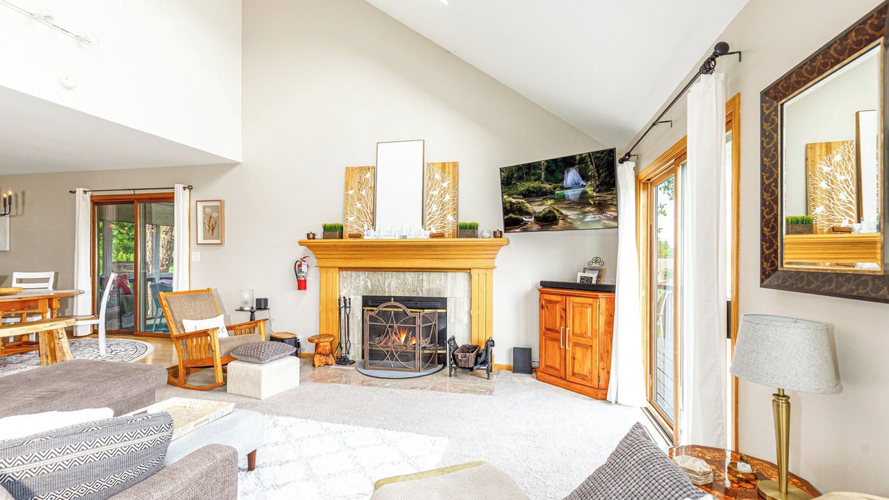 Photo of Livingroom in The Galena Territory