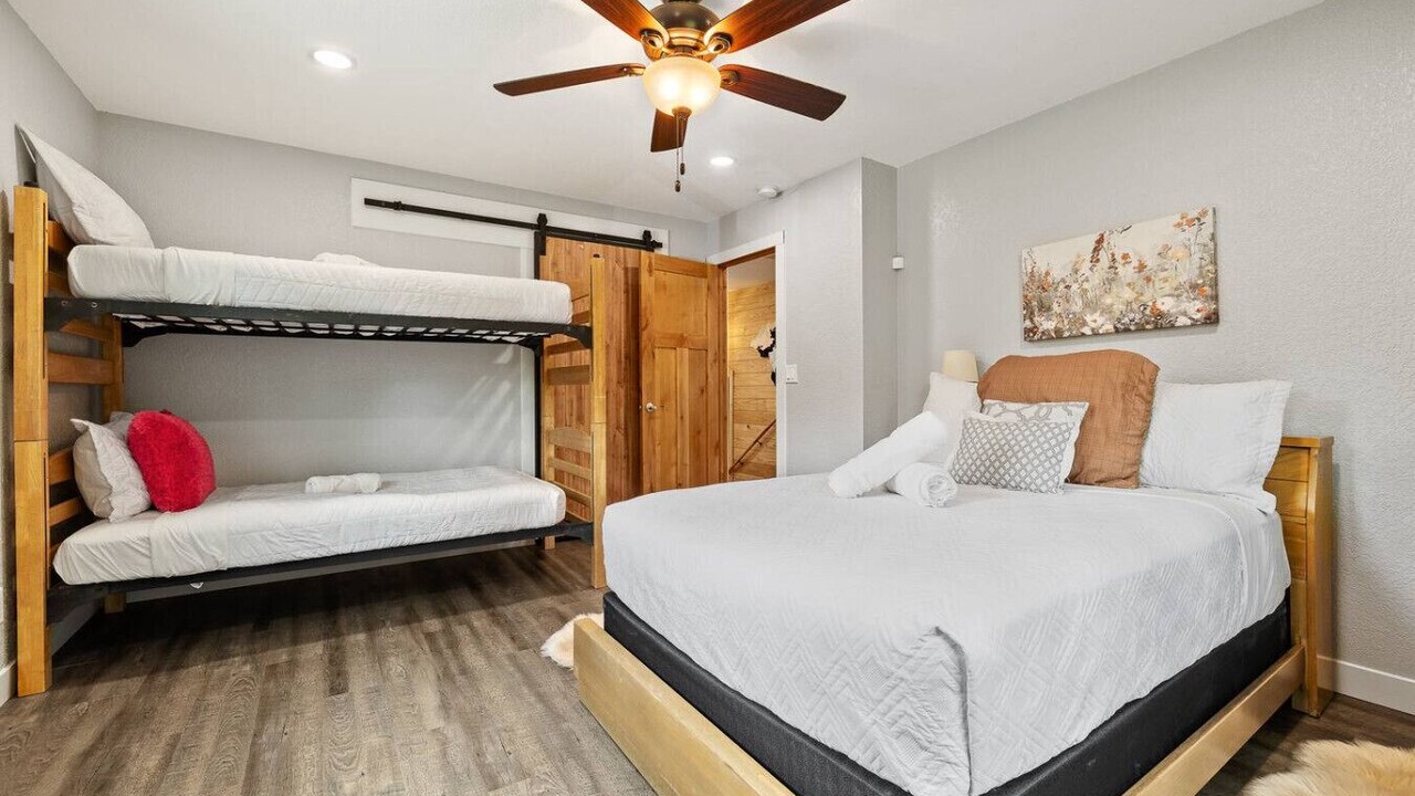 Photo of Bedroom in Rimrock