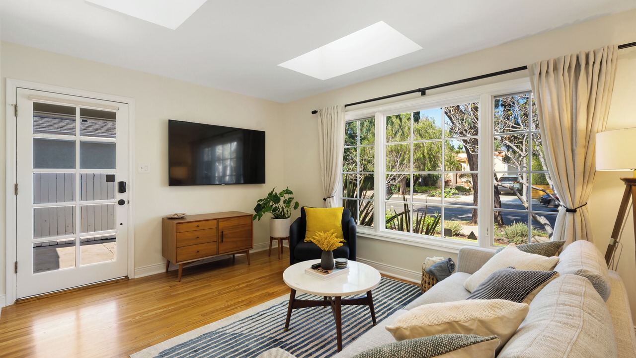 Photo of Livingroom in Culver - West