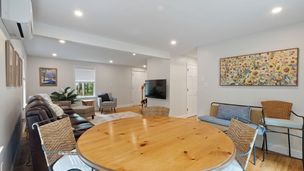 Photo of Livingroom in East Falmouth