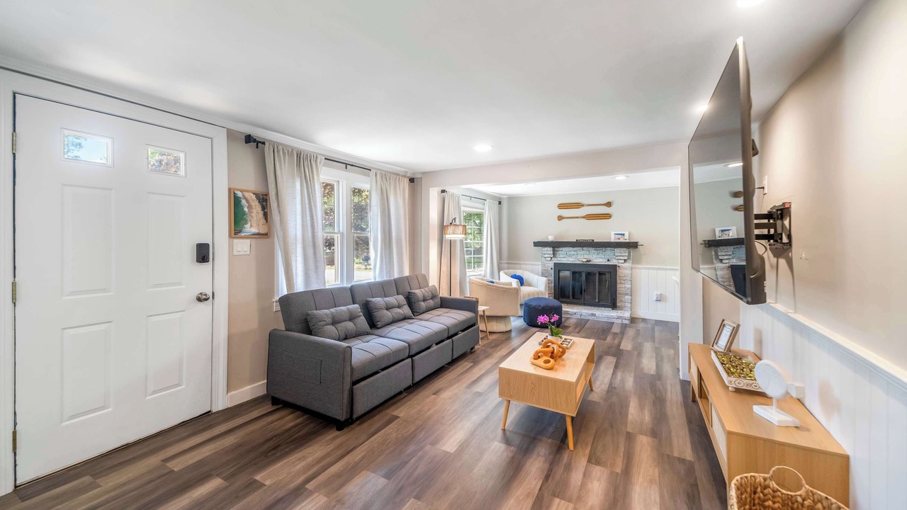 Photo of Livingroom in West Yarmouth
