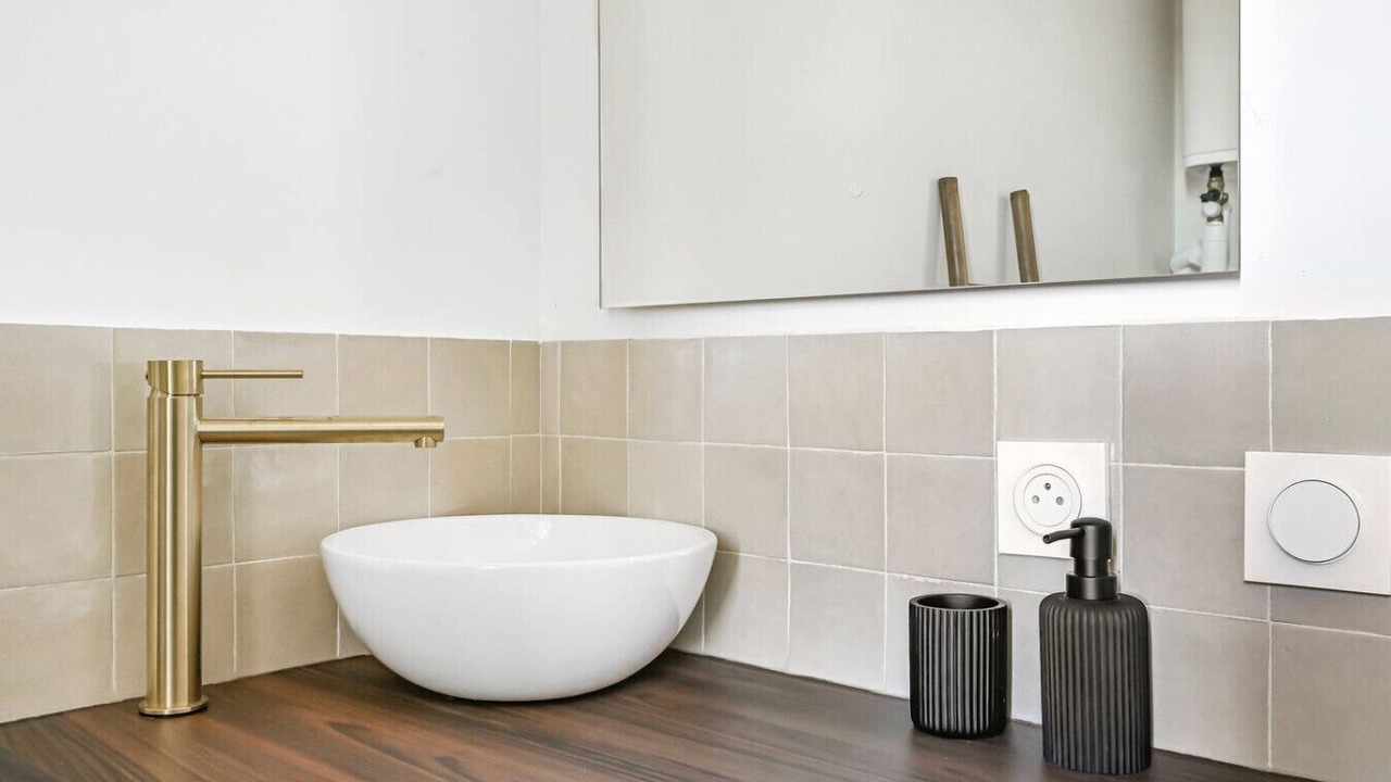 Photo of Bathroom in Centre