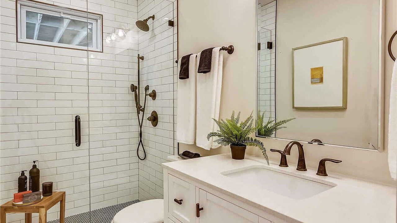 Photo of Bathroom in Forest Hills - Woodbourne