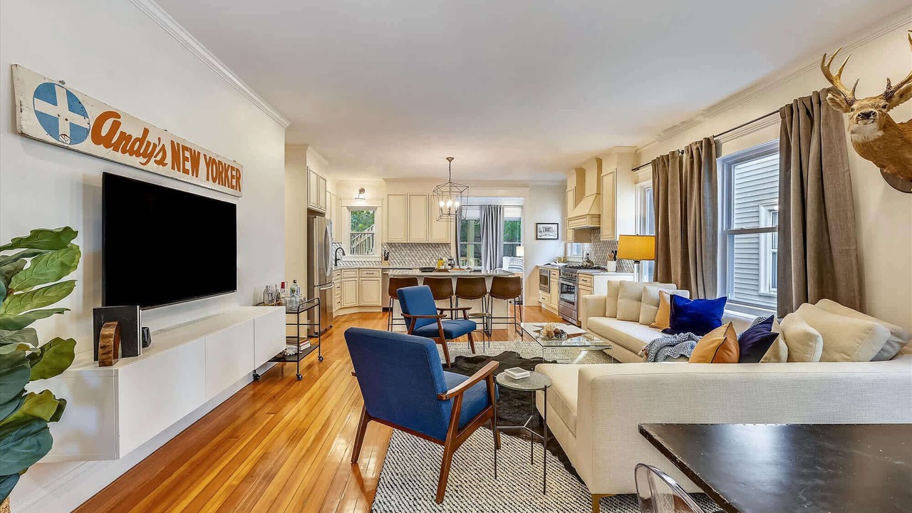 Photo of Bedroom in Forest Hills - Woodbourne