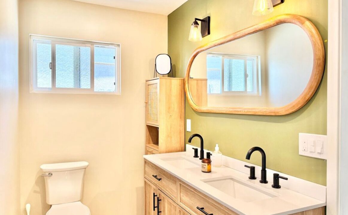 Photo of Bathroom in Oxnard Shores