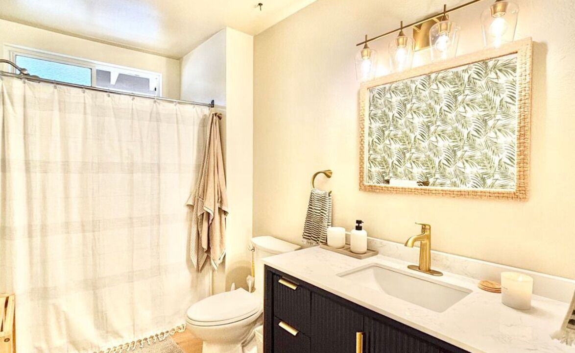 Photo of Bathroom in Oxnard Shores
