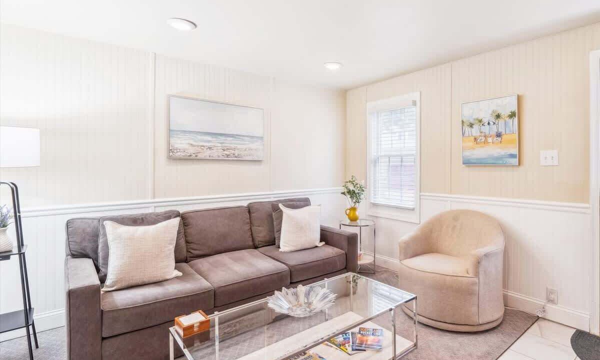 Photo of Livingroom in Historic District