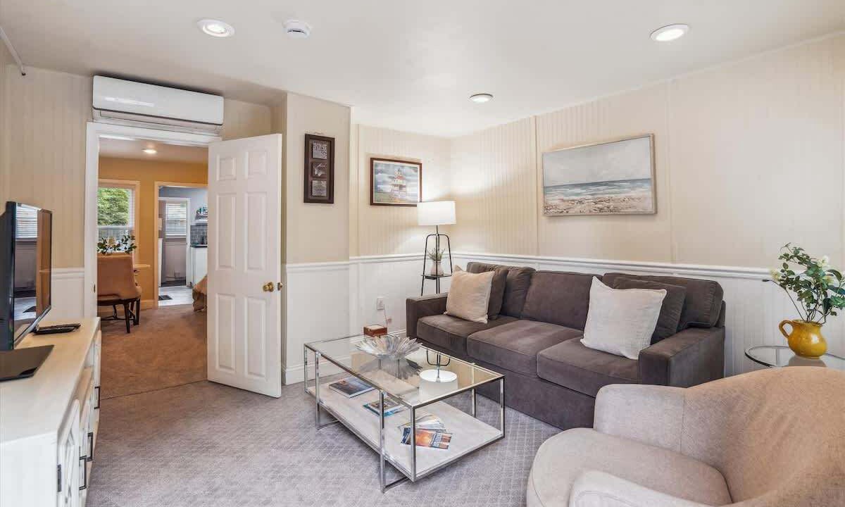 Photo of Livingroom in Historic District
