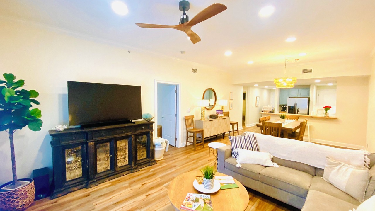 Photo of Livingroom in Henderson Point