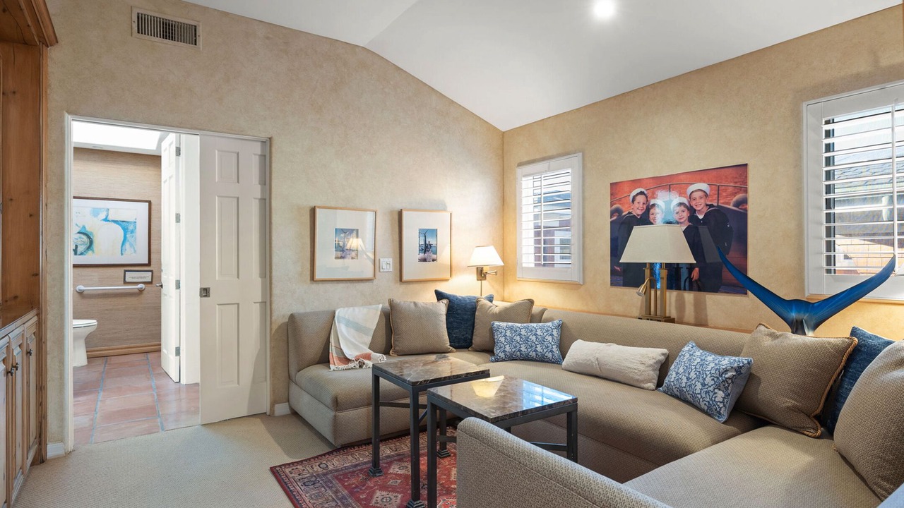 Photo of Livingroom in Oxnard Shores