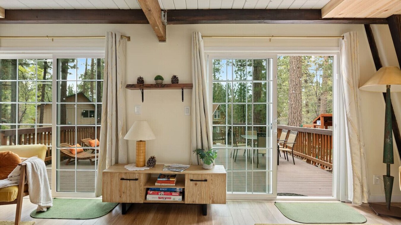 Photo of Livingroom in Summit Estates