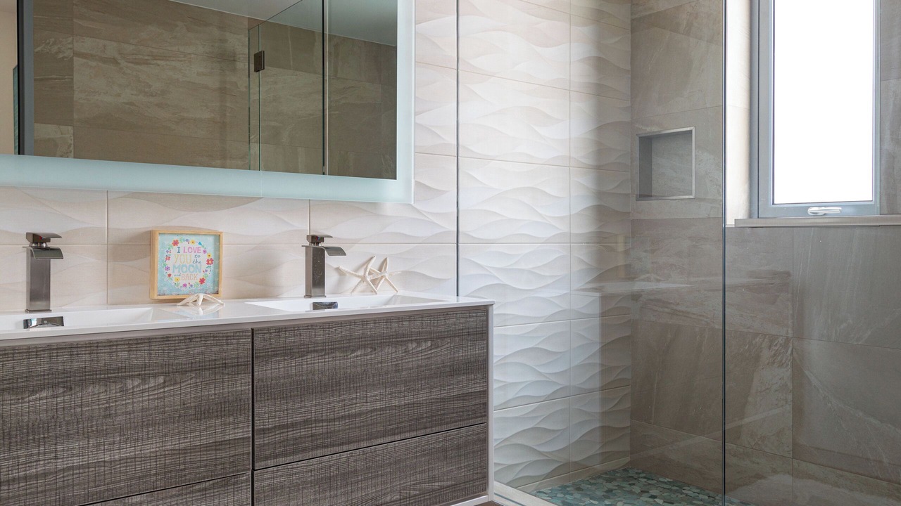 Photo of Bathroom in Gas Lamp Section