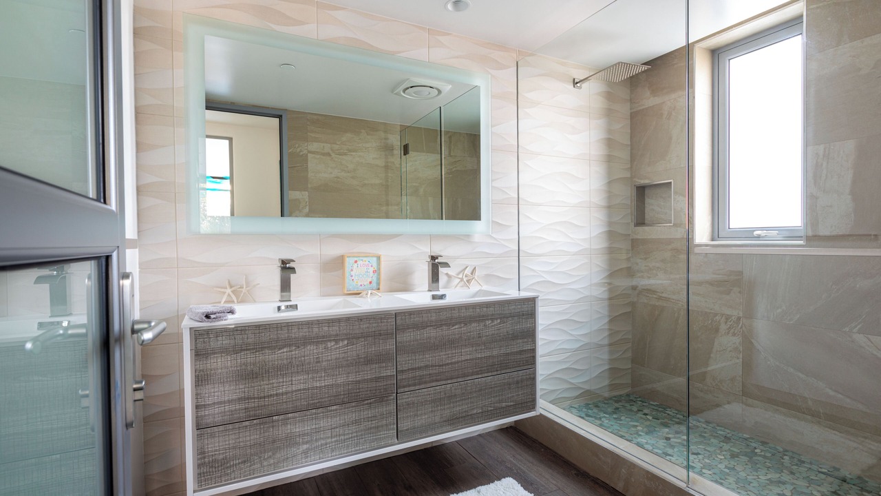 Photo of Bathroom in Gas Lamp Section