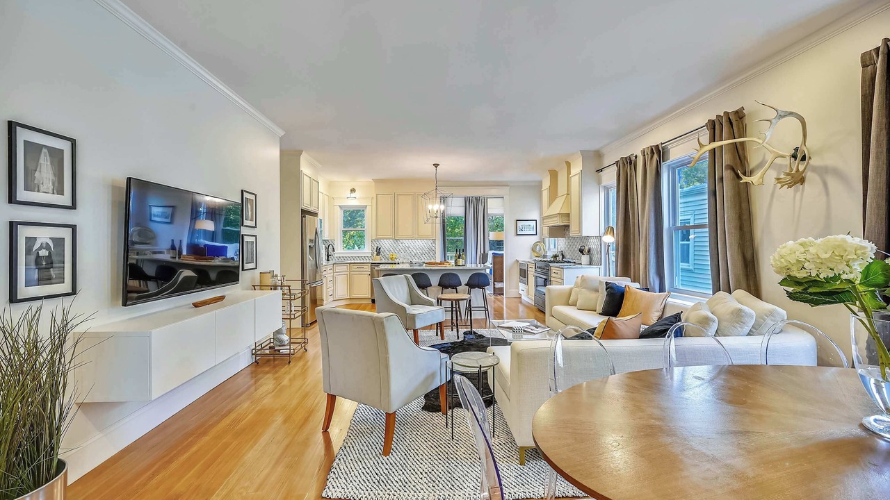Photo of Bedroom in Forest Hills - Woodbourne