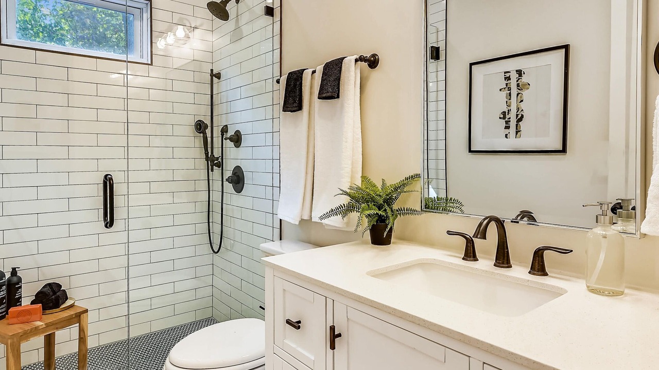 Photo of Bathroom in Forest Hills - Woodbourne