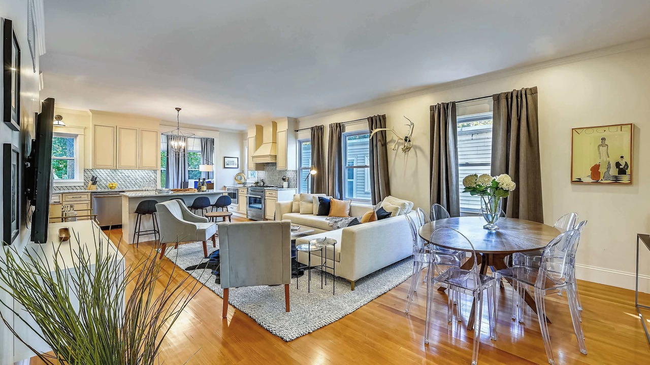 Photo of Bedroom in Forest Hills - Woodbourne