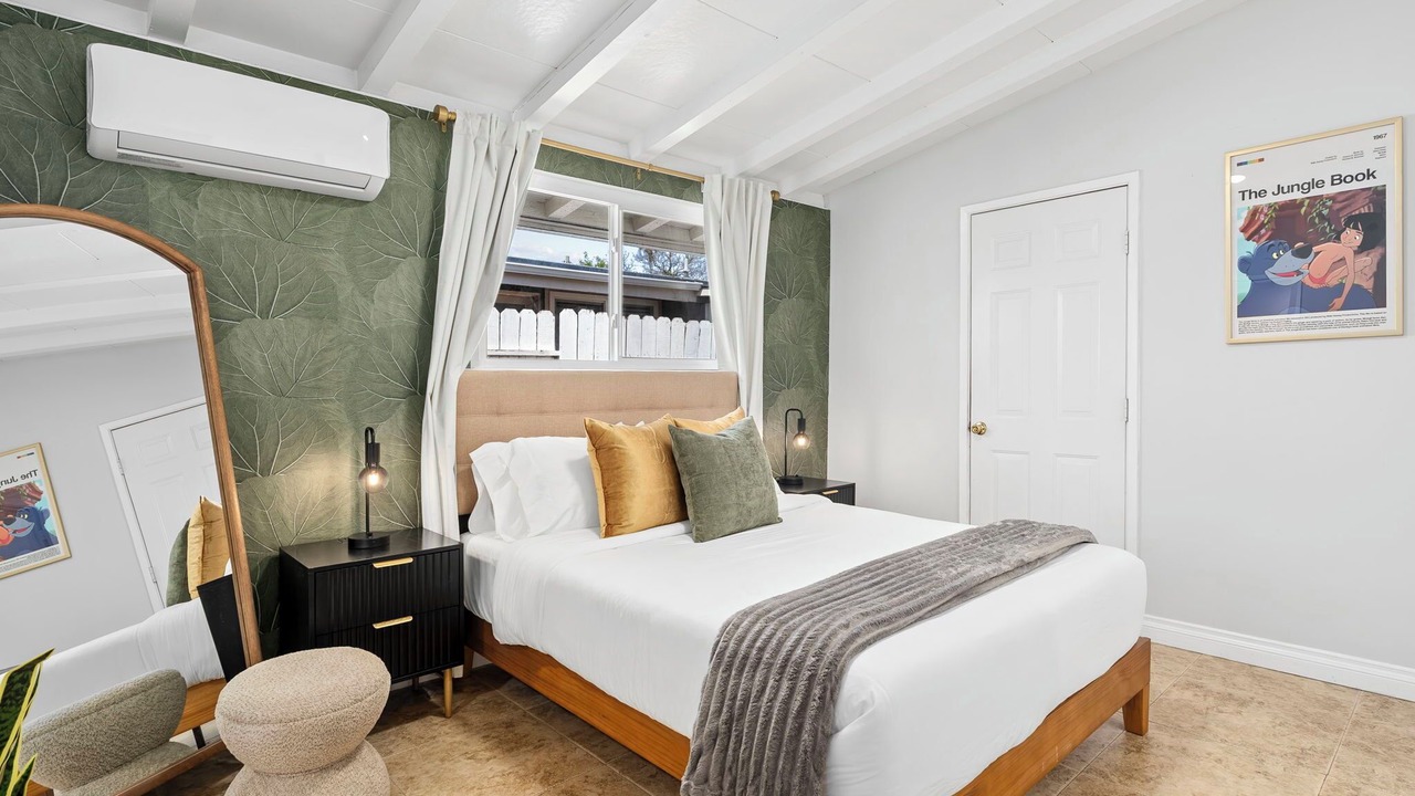 Photo of Bedroom in Sherwood Forest and Thistle Development