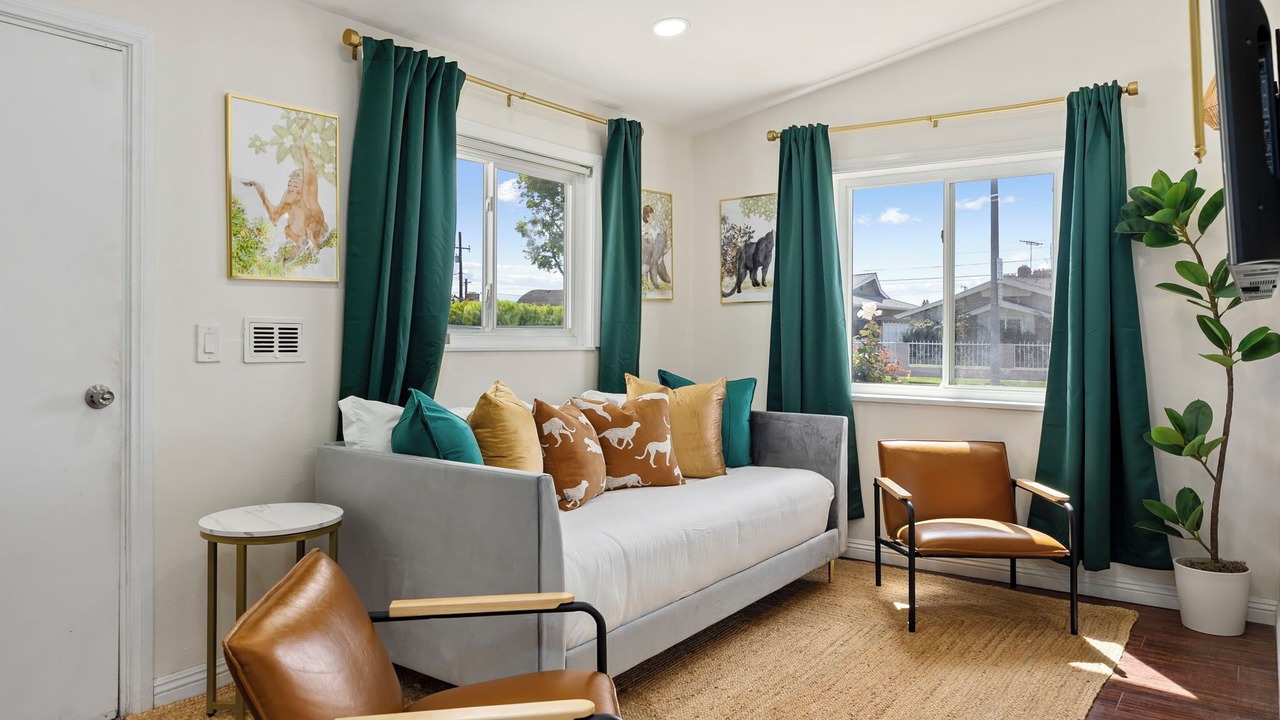 Photo of Livingroom in Sherwood Forest and Thistle Development