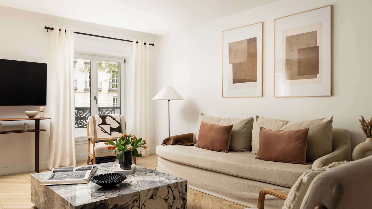 Photo of Livingroom in 8th Arrondissement