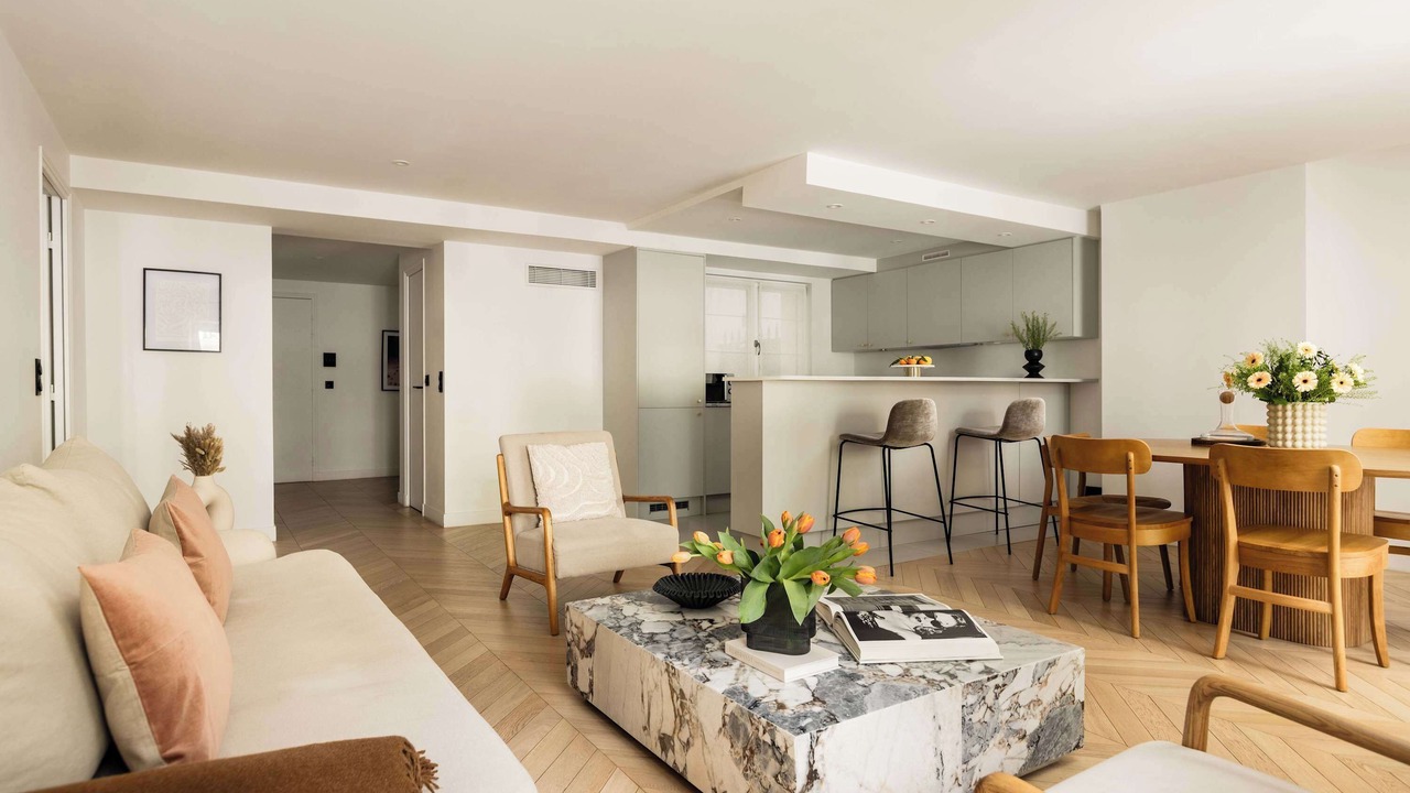 Photo of Livingroom in 8th Arrondissement