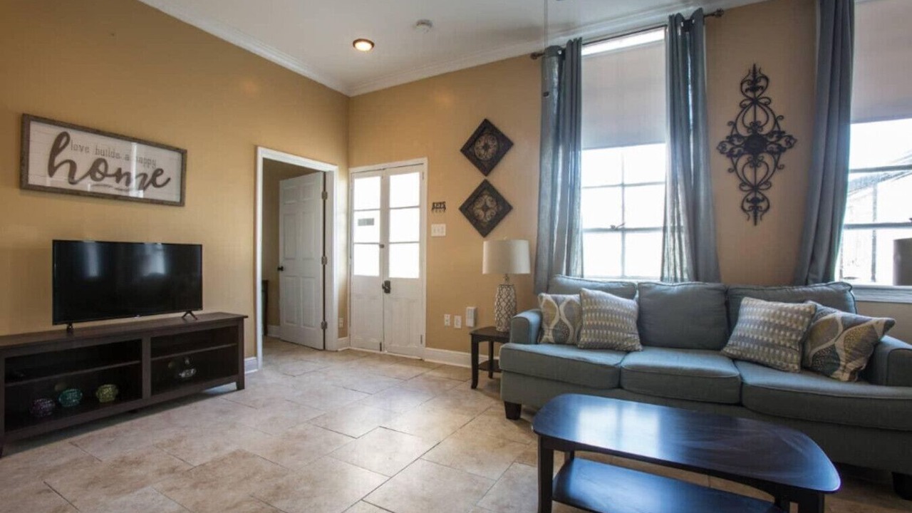 Photo of Livingroom in Algiers Point