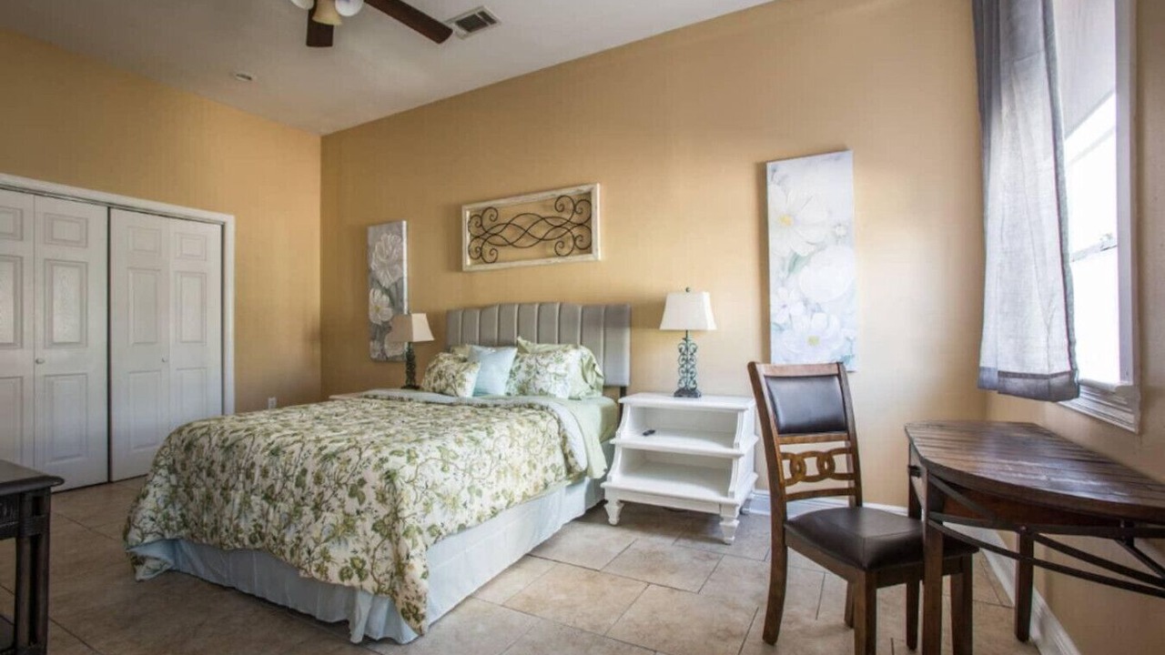 Photo of Bedroom in Algiers Point