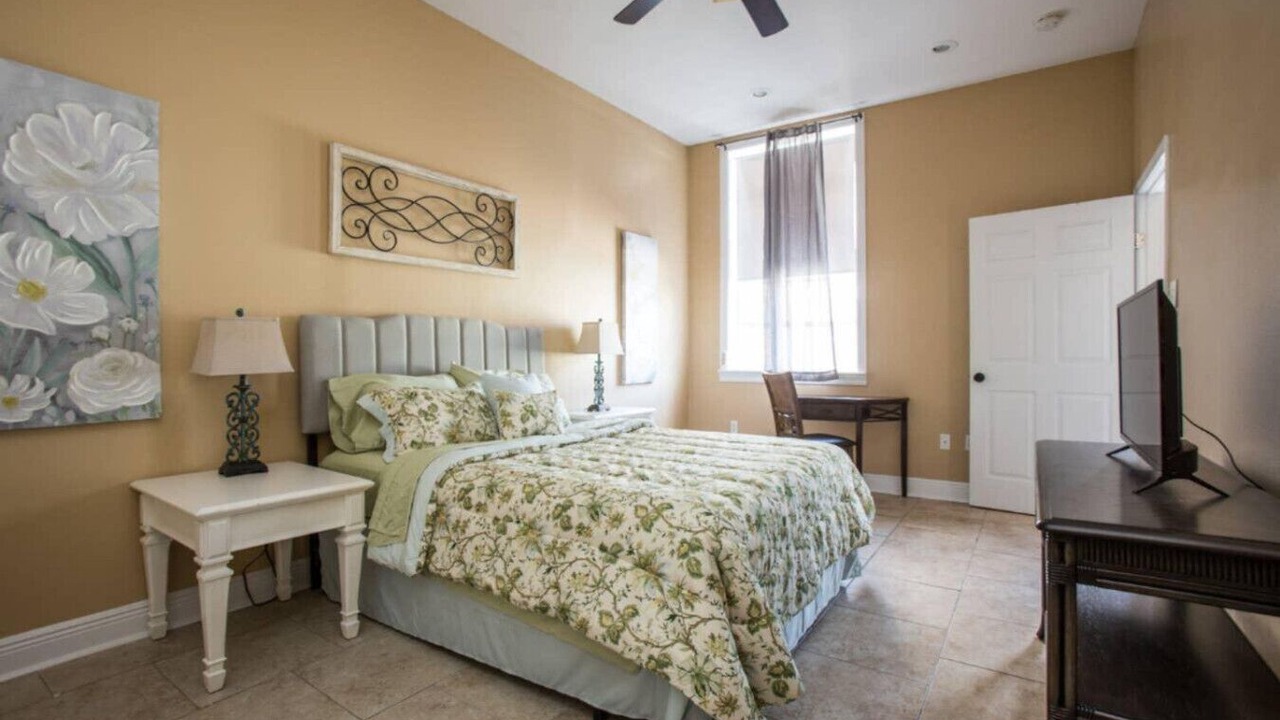 Photo of Bedroom in Algiers Point
