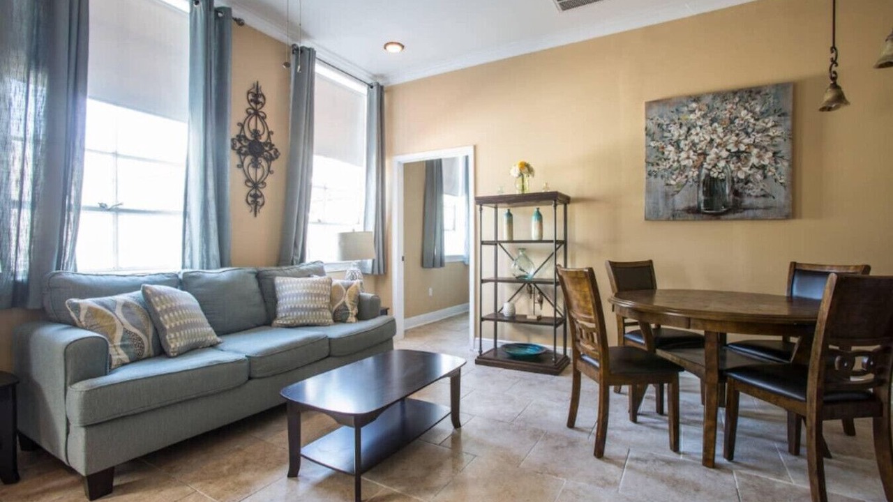 Photo of Livingroom in Algiers Point