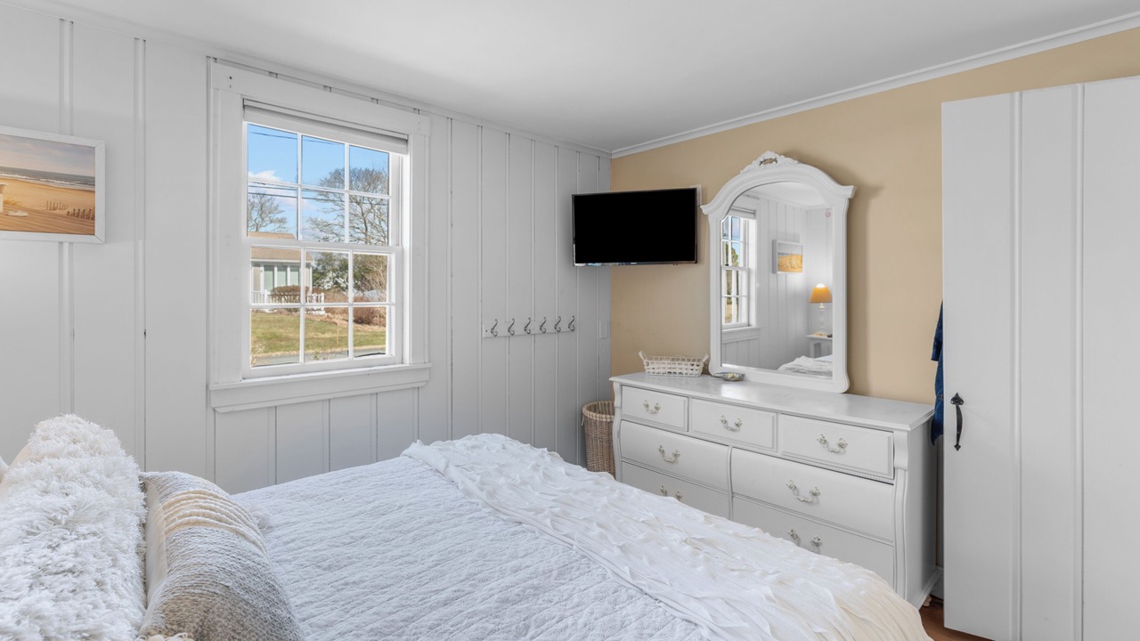 Photo of Bedroom in Popponesset