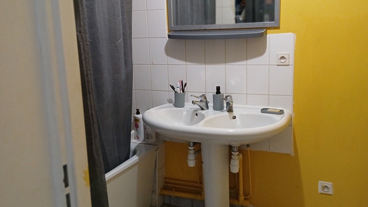 Photo of Bathroom in Drancy Centre
