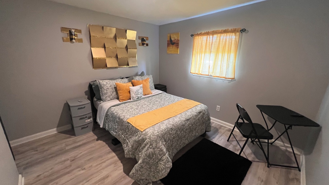 Photo of Bedroom in Bridgeview/Greenlawn